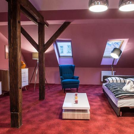 Spacious And Quiet Attic Flat In Centre Прага Екстериор снимка