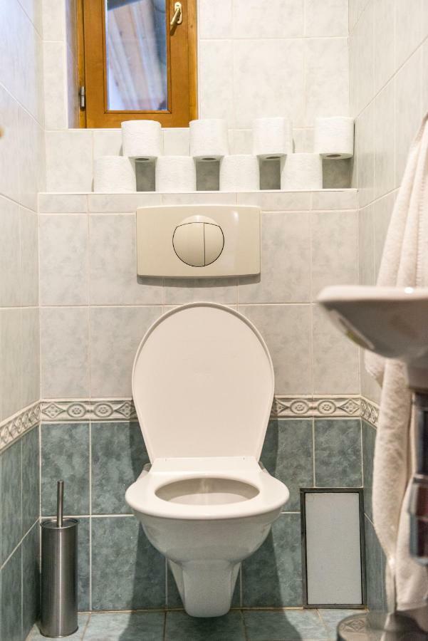 Spacious And Quiet Attic Flat In Centre Прага Екстериор снимка