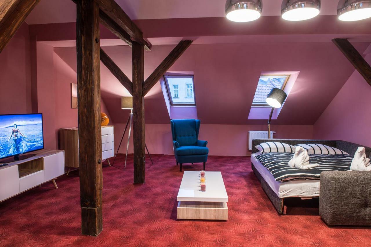 Spacious And Quiet Attic Flat In Centre Прага Екстериор снимка