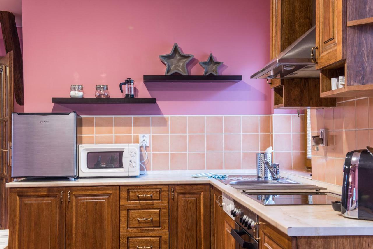 Spacious And Quiet Attic Flat In Centre Прага Екстериор снимка