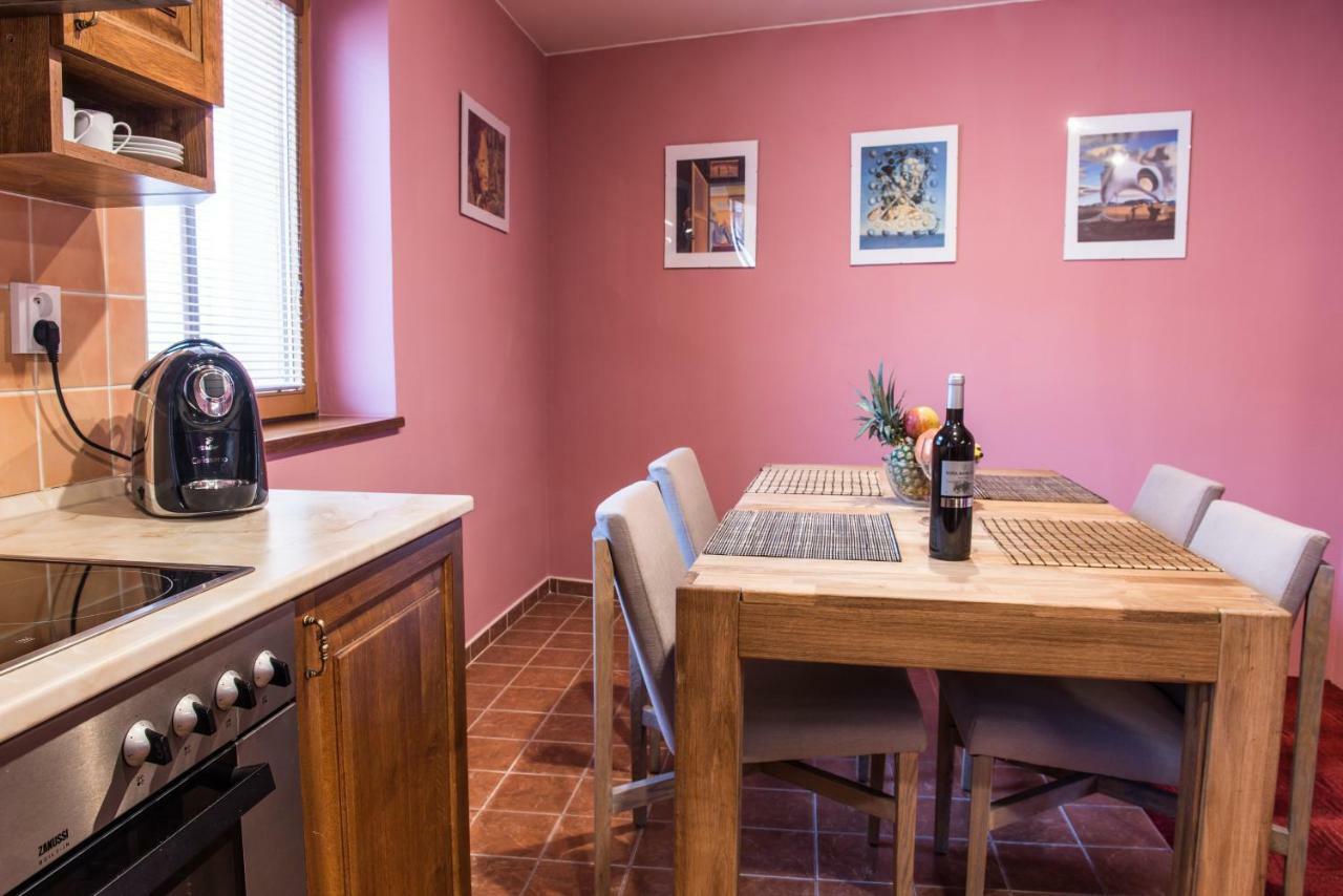 Spacious And Quiet Attic Flat In Centre Прага Екстериор снимка