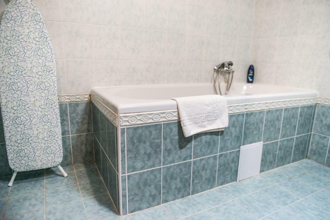 Spacious And Quiet Attic Flat In Centre Прага Екстериор снимка