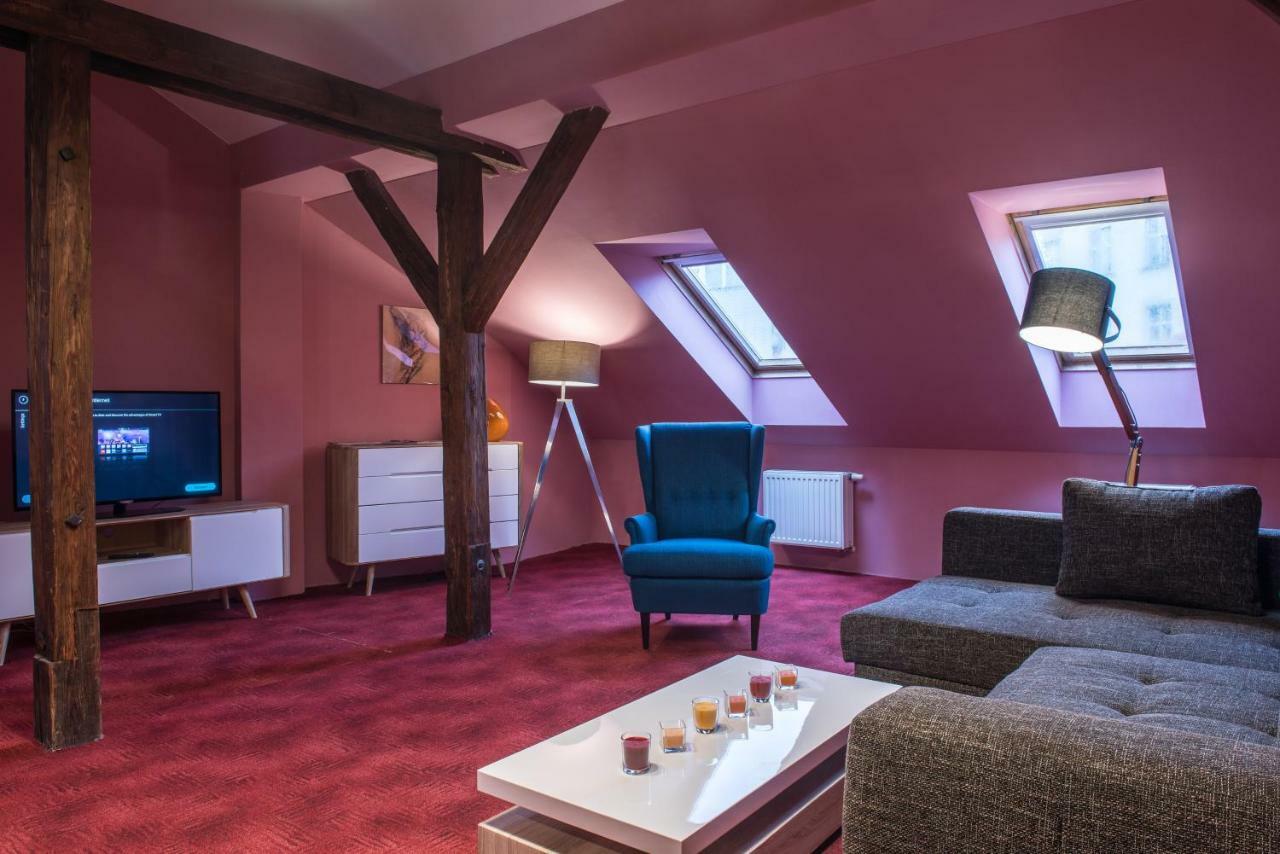 Spacious And Quiet Attic Flat In Centre Прага Екстериор снимка